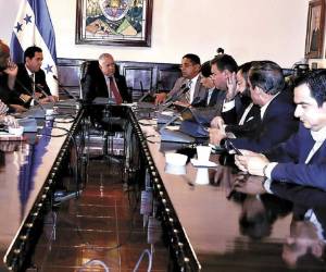 Solo uno de los tres magistrados del TSC expuso a los diputados la propuesta de enmienda.