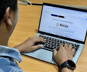 Los jóvenes hondureños que estudian en el extranjero pueden aplicar a la beca a través de la página web de la Secretaría de Desarrollo Social (Sedesol).