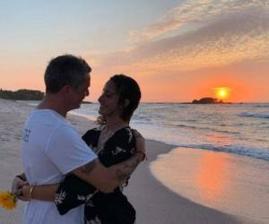 La artista no teme en exponer su amor con el cantante en sus redes sociales. FOTO CORTESÍA: @rachelvaldes_studio