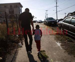 Juan y Anthony son unos hondureños que huyeron de Honduras y fueron separados en la frontera. Fotos Mario Tama/ AFP