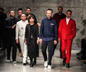 Carlos Campos al finalizar su pasarela en la Semana de la Moda en Nueva York.