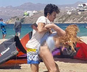 La actriz Lindsay Lohan y el ruso Egor Tarabasov en una pelea en la playa.