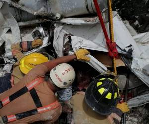 Según se informó, una de las personas murió en el lugar y otra en un centro asistencial. Se desconocen las identidades de ambas víctimas.