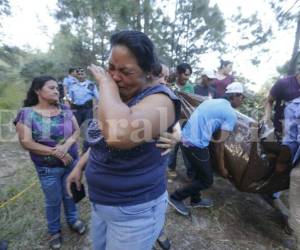 Según vecinos del lugar el infortunado hombre estaba trabajado cuando le dispararon (Foto: Estalin Irías/ El Heraldo Honduras/ Noticias de Honduras)