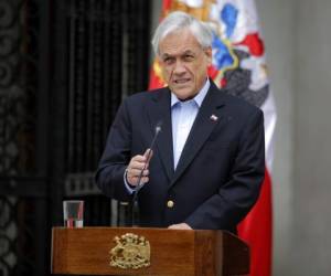 Sebastián Piñera brindando un mensaje a la nación desde el Palacio de La Moneda. Foto: AFP