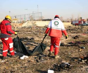 Las 176 personas murieron carbonizadas y los escombros quedaron regados por unos terrenos agrícolas a unos 45 km al noroeste del aeropuerto. AFP.