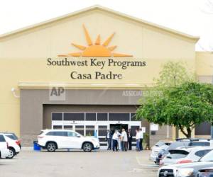Esta es una instalación para inmigrantes de Southwest Key, en Brownsville, Texas. Algunos distritos escolares de Estados Unidos se preparan para dar clases en albergues para migrantes.