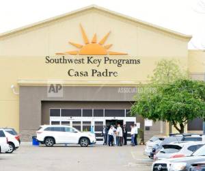 Esta es una instalación para inmigrantes de Southwest Key, en Brownsville, Texas. Algunos distritos escolares de Estados Unidos se preparan para dar clases en albergues para migrantes.