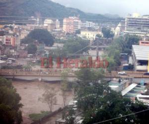 Los departamentos de Francisco Morazán, Valle y Choluteca se mantienen en alerta roja por las persistentes lluvias. Fotos: Efrain Salgado/EL HERALDO