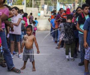 La oficina tiene a su cargo la custodia y cuidado de los niños inmigrantes detenidos tras cruzar la frontera sin padres o una persona mayor. Foto: AP.