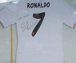 Cristiano Ronaldo no dudó en apoyar la causa y envió su camiseta firmada para que pueda ser subastada (Foto: Internet)