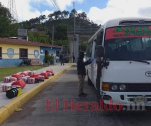 Los capturados llevaban la droga en un rapidito de ruta Anillo Periférico-Ulloa-UNAH. Foto: Alex Pérez | EL HERALDO.