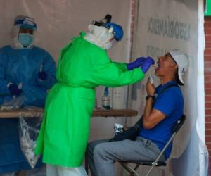 Según los datos ofrecidos por Ricardo Cortés Alcalá, director General de Promoción de la Salud, el número de infectados llegó a 1,003.253, con al menos 98.259 fallecidos. AP.