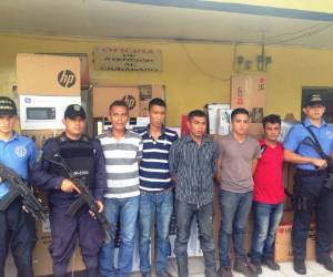 Los detenidos son Kevin Alexander Campos Mejia, Kerwin Andoni Chinchilla Galdamez, Santos Edgardo Campo Mejía, Cristian David Reyes y Joel Isaac Bueso Nuñez.