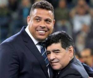Ronaldo y Maradona tenían una amistad de muchos años. Foto: Archivo.