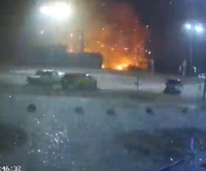 En el ataque murieron ocho personas vestidas con indumentaria militar que supuestamente descansaban en el lugar.