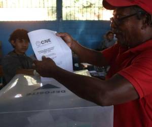 La UE insta a todos los candidatos a que esperen y respeten el proceso de recuento, indicó en un comunicado un portavoz de la alta representante para la Política Exterior y Seguridad de la UE, Kaja Kallas.