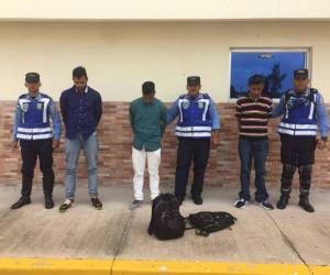 Kevin Francisco Díaz Matute, Víctor Manuel Euceda, Óscar Rolando Rodríguez Martínez fueron detenidos 'infraganti' por la Policía Nacional.