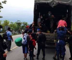 En horas de la noche del sábado se reportaban más de 80 personas retornadas a Honduras, con el paso de las horas la cifra ha seguido creciendo.