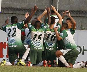 El Juticalpa celebra el pase a la final.
