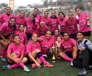 Las campeonas posan para el lente de El Heraldo ¡Felicidades Montecarlos!