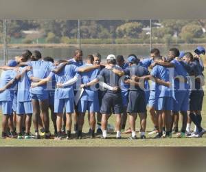 La oración previa al entrenamiento (Foto: Juan Salgado)