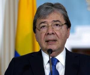 Holmes Trujillo tenía 69 años y sufrió complicaciones por el covid-19, informaron las autoridades colombianas.