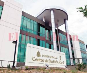 En una de las oficinas del Centro de Justicia Civil del Poder Judicial se llevó a cabo la celebración del Día de la Madre en la que surgió el polémico vídeo. Foto Jonhy Magallanes / EL HERALDO