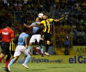 Con doblete Real España ganó el duelo ante Real de Minas. Foto EL HERALDO