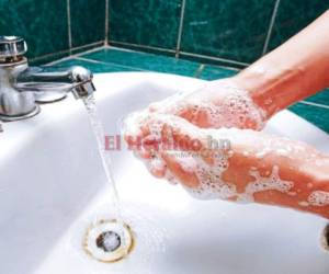 Lavarse las manos, una técnica efectiva contra el coronavirus, según expertos. Foto: EL HERALDO.