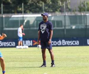 Míster David Suazo entrenando en el Brescia de Italia. Fotos cortesía: Brescia.it