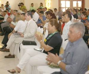 En una asamblea de la Amhon, los alcaldes aprobaron el beneficio por cada año de servicio en este cargo público.