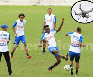 La prensa mexicana se las ingenia para conseguir cualquier dato de la Selección de Honduras, pero la seguridad evita cualquier filtración (Foto: Ronal Aceituno)