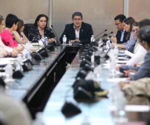 El gobierno de Honduras se ha reunido en varias ocasiones con representantes de los gremios de educación y salud, pero sin la asistencia de los líderes de la Plataforma.