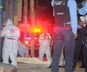 Un saldo de cinco personas muertas dejó masacre en la colonia Villa Nueva de la capital de Honduras. (Fotos: Alejandro Amador / EL HERALDO)