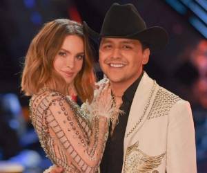 Nodal y Belinda causan controversia en redes sociales.