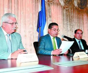 El pleno de magistrados del TSC aseguró que los viajes que realizan al extranjero son de carácter oficial.