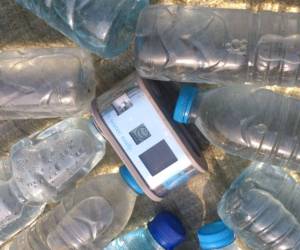 El artilugio tiene el tamaño y la forma de una pequeña radio de bolsillo o una grabadora de voz de la cinta.