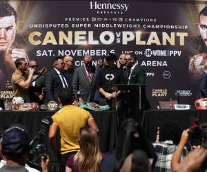 Momentos de tensión se vivieron entre ambos boxeadores.