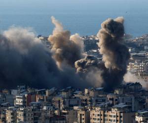 Tras la respuesta ofensiva de Irán a Israel entre finales de febrero y el 1 de marzo de 2026, Israel enfrenta una devastación que ha fracturado la normalidad de su infraestructura civil y militar. A continuación las imágenes y los detalles.