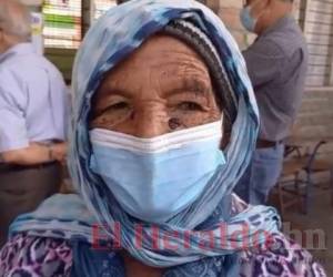 Doña Guadalupe, de 84 años, desconocía que no podía votar con la antigua identidad. Foto: Jhony Magallanes/El Heraldo