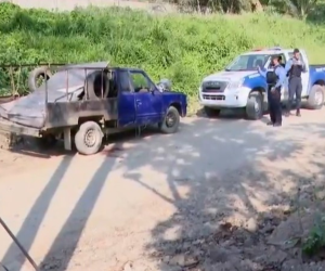 La vieja unidad color azul estaba abandonada en una de las calles de la colonia Panting.