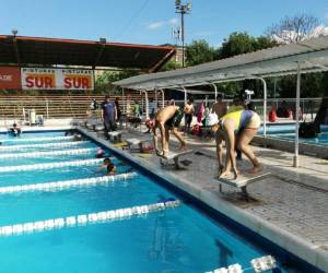 La piscina de la Villa Olímpica es un buen lugar para practicar la natación.