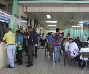 Ahora los pacientes pagan más dinero por diferentes servicios médicos.