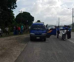 Este es el bus que conducía la víctima, un joven de 25 años asesinado en Puerto Cortés.