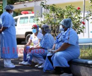 Los profesionales de la salud se exponen a diario ante el covid-19. Foto: Johny Magallanes/ EL HERALDO