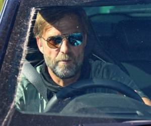 Jurgen Klopp, llegó este martes al campo de entrenamiento de Liverpool en Melwood. AFP.