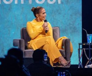 Jennifer López durante su participación en el Oprah’s 2020 Vision: Your Life in Focus Tour, en Inglewood, California. Foto: AFP
