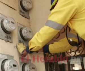 Los ajustes a las tarifas, desde mayo 2016, han impulsado los ingresos por venta de energía, que para 2019 rozarán L 30,000 millones. Foto: EL HERALDO.