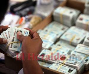 El año pasado el Congreso Nacional prolongó por un año más la vigencia de la actual tarjeta de identidad que data desde hace 20 años.